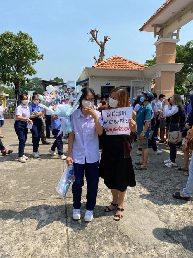 Người mẹ hết sức đáng yêu cùng cô con gái. Ảnh: Facebook.