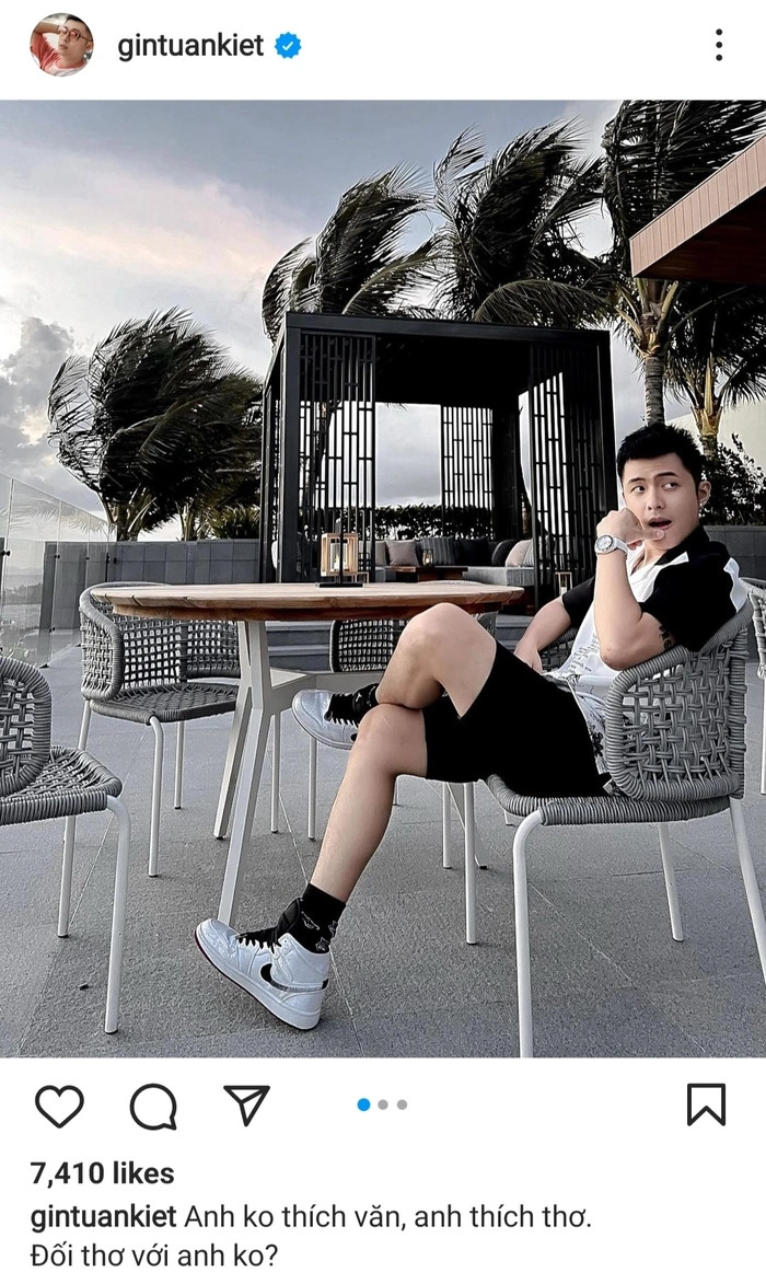 Dòng trạng thái nam ca sĩ đăng trước đó cũng có từ 'thơ' - Instagram cá nhân Gin Tuấn Kiệt