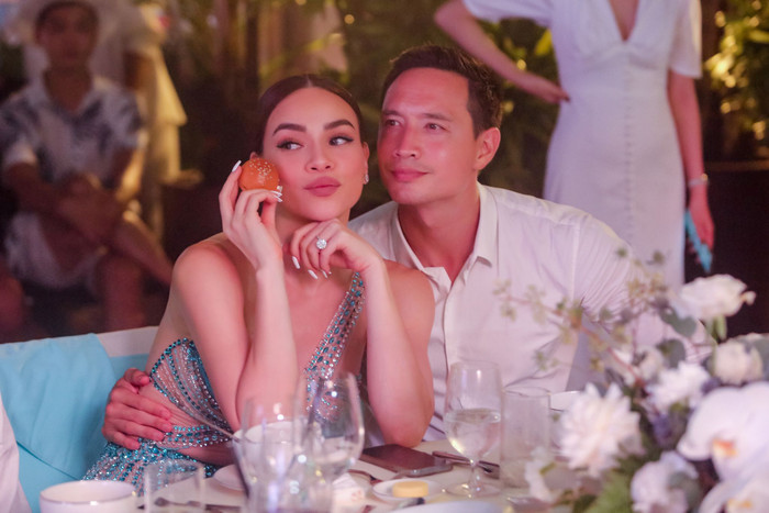 Cả hai không ngần ngại 'phát cẩu lương'.