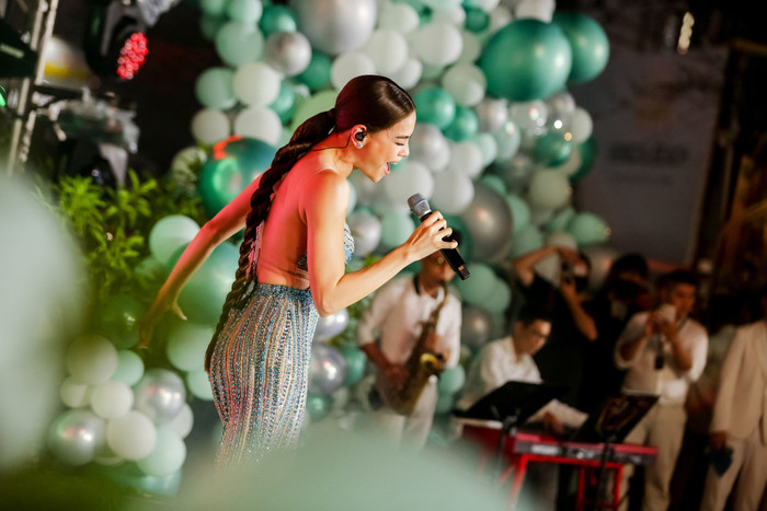 Nữ ca sĩ thể hiện giọng hát 'mãi đỉnh' của mình. (Ảnh: Thành Luân - Vương Huy)