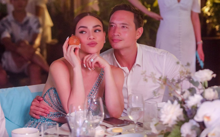 Hồ Ngọc Hà trốn con đi hát, Kim Lý tháp tùng vợ, tình tứ ôm ấp không rời khiến fan ghen tị Ảnh 2