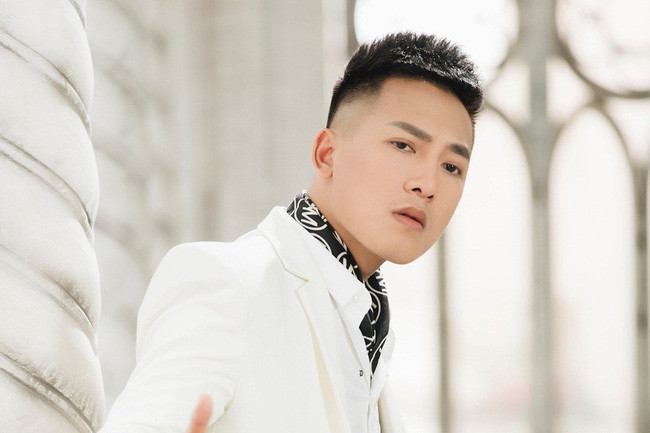 Đang hát thì mất điện, khán giả hỗn loạn khiến một nam ca sĩ bất lực trên sân khấu? Ảnh 7