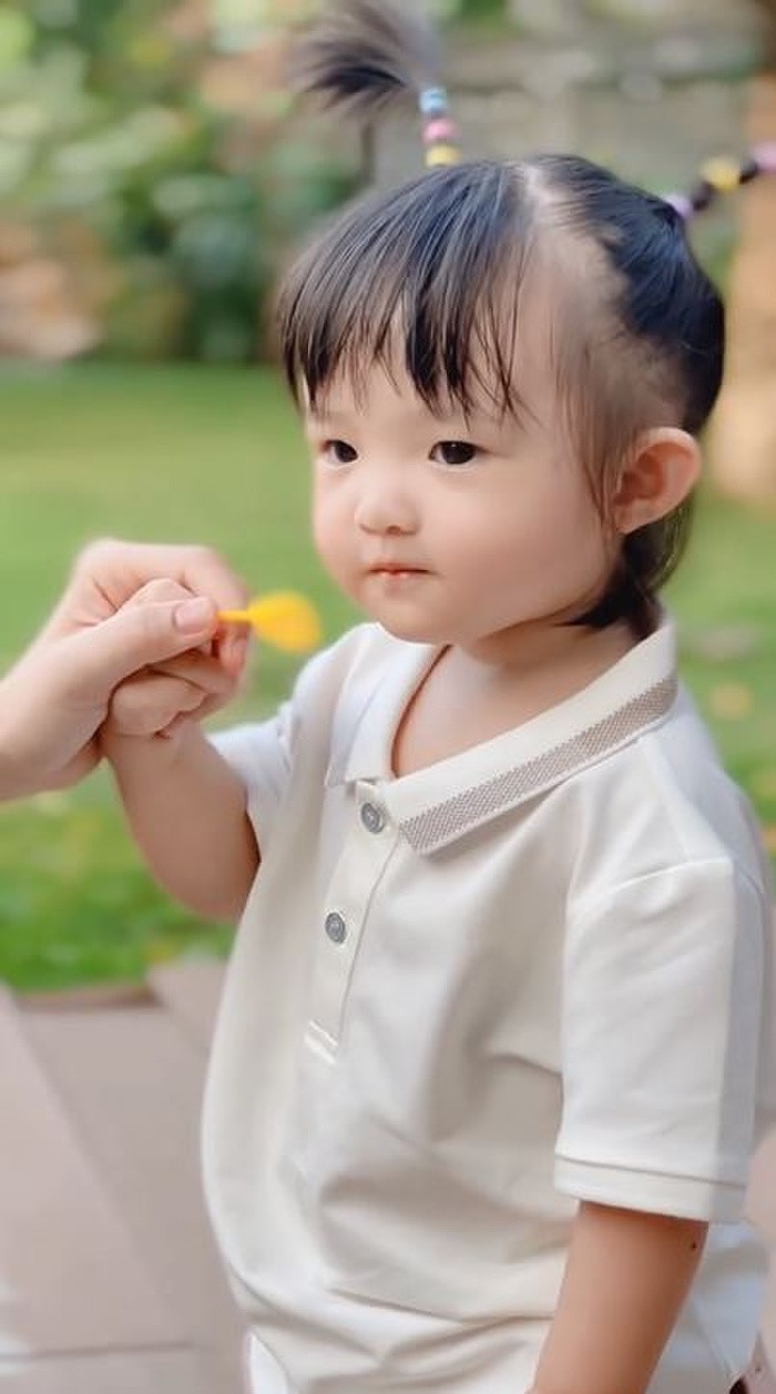 Bé Winnie - ái nữ nhà Đông Nhi là một trong những nhóc tỳ được yêu thích.