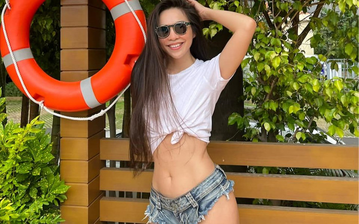 Ngọc Trinh còn phải chào thua trước độ táo bạo, vòng eo 'không có miếng mỡ' của Hiền Thục Ảnh 2