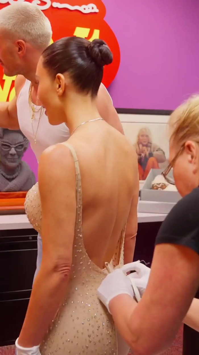 Giảm cấp tốc 7kg, Kim Kardashian vẫn làm hỏng váy của bom sex nước Mỹ vì vòng ba 'quá khổ' Ảnh 4