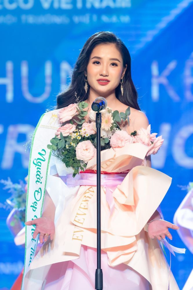 Đương kim Miss Eco International Kathleen Paton trao vương miện cho tân Hoa hậu Môi trường Việt Nam Ảnh 5