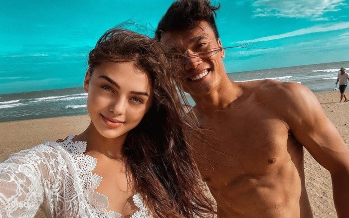 Vợ Tây 'gây sốc' khi in hình mặt mình lên quần lót của cầu thủ Bùi Tiến Dũng Ảnh 2