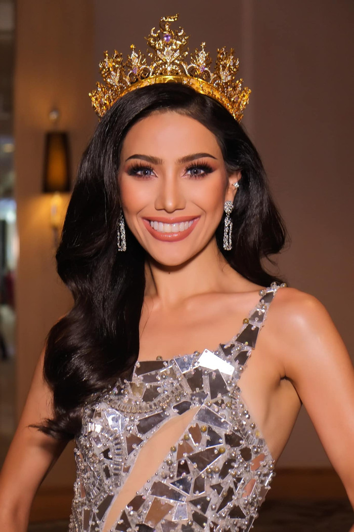 Miss Grand Angthong 'u mê' Lona Kiều Loan lắm rồi, liên tục 'tỏ tình' nàng Hậu ngay trên sóng trực tiếp! Ảnh 3