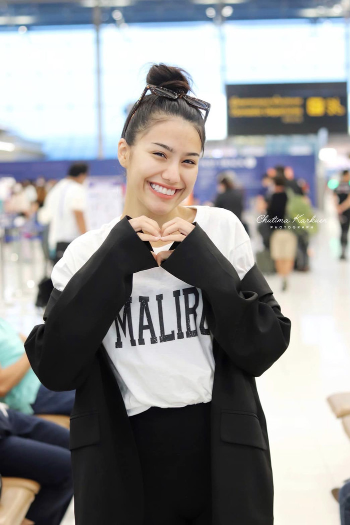 Miss Grand Angthong 'u mê' Lona Kiều Loan lắm rồi, liên tục 'tỏ tình' nàng Hậu ngay trên sóng trực tiếp! Ảnh 7