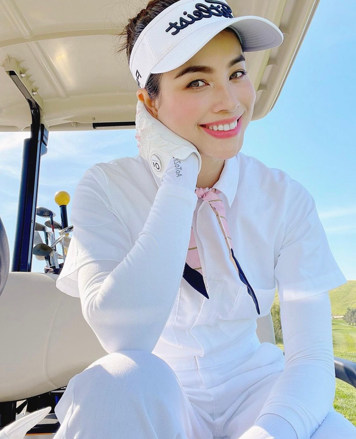 Dù lệch múi giờ, Phạm Hương nhất quyết hoàn thành đủ chỉ tiêu của giới nhà giàu này Ảnh 8