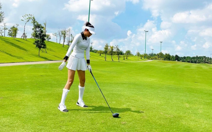 Dù lệch múi giờ, Phạm Hương nhất quyết hoàn thành đủ chỉ tiêu của giới nhà giàu này Ảnh 2