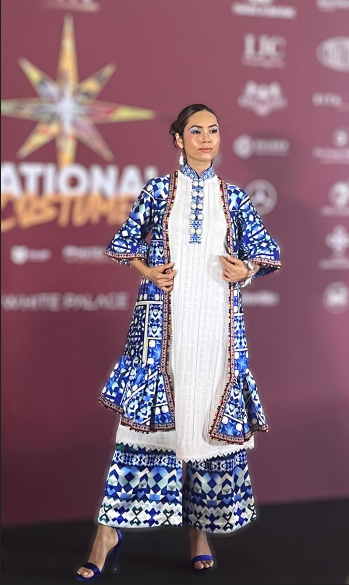 Diện outfit tone xanh trắng, Vũ Hoàng My tự tin khoe sắc vóc trên thảm đỏ.