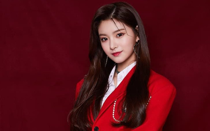 Nữ ca sĩ bị tẩy chay vì không chịu quỳ lạy khán giả Ảnh 2