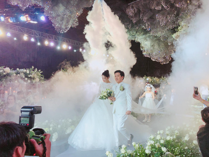 Hình ảnh những cô dâu Vbiz diện váy cưới qua 'cam thường', liệu có xinh như lời đồn? Ảnh 10