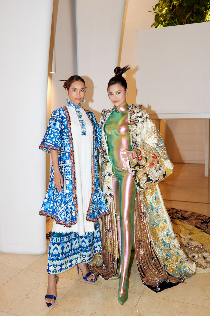 Siêu mẫu Vũ Thu Phương và Á hậu Hoàng My 'bắt sáng' cả sự kiện nhờ bộ cánh dân tộc độc đáo. 