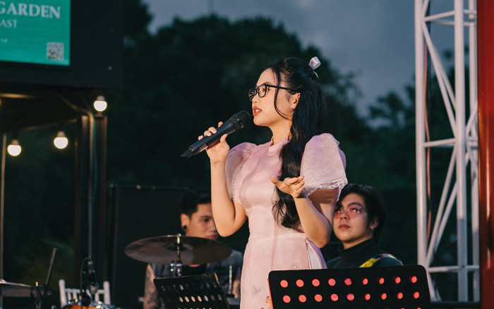 Đang hát mà bất chợt quên lời, Phương Mỹ Chi có cách 'chữa cháy' khiến khán giả khen ngợi hết lời Ảnh 2