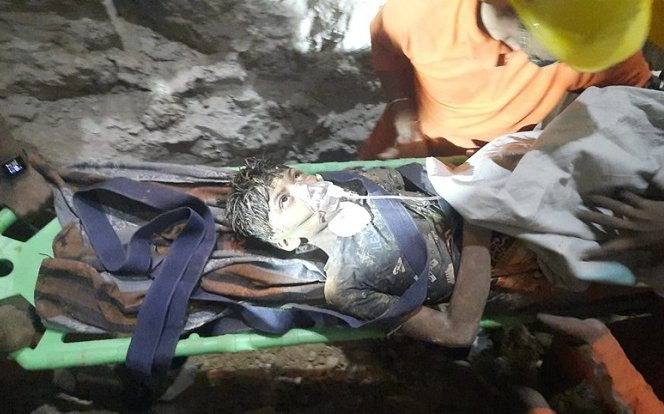 4 ngày căng não giải cứu bé trai khuyết tật rơi xuống giếng đầy rắn Ảnh 2