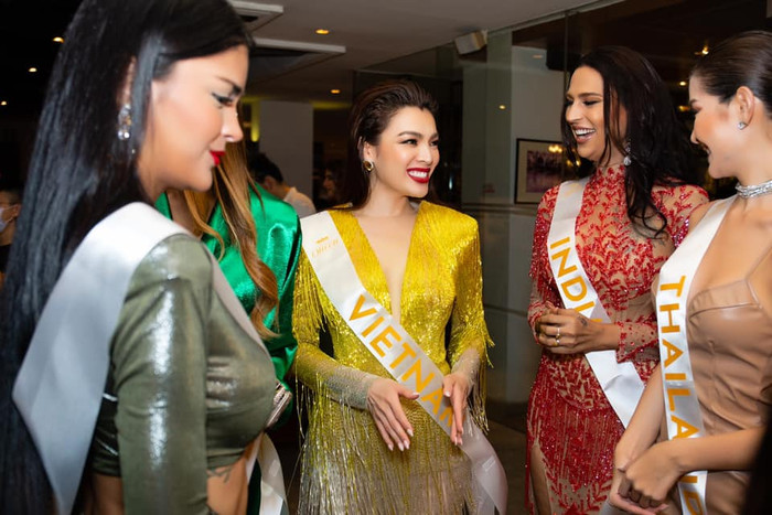 Trân Đài hút view, chiếm spotlight với váy tua rua phát sáng tại Hoa hậu Chuyển giới 2022 Ảnh 4