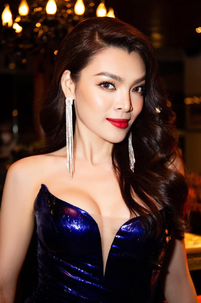 Trân Đài hút view, chiếm spotlight với váy tua rua phát sáng tại Hoa hậu Chuyển giới 2022 Ảnh 12