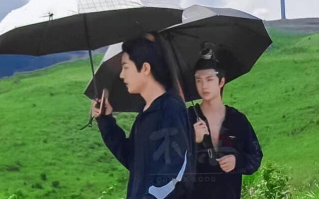 Nửa đêm, Tiêu Chiến ẩn ý nói lời nhớ nhung ai đó, phải chăng là với Vương Nhất Bác? Ảnh 2