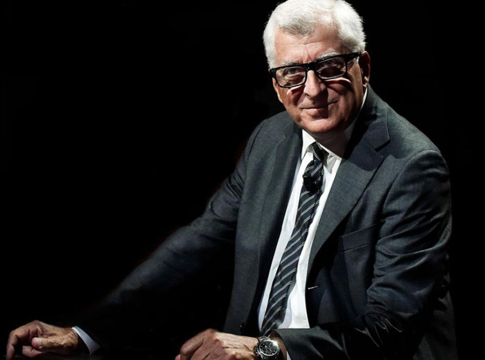 Ban đầu, Patrizio Bertelli tạo thu nhập riêng nhờ điều hành một nhà máy sản xuất đồ da như thắt lưng, túi xách ở thành phố Arezzo (Tuscany). Năm 1977, ông gặp Miuccia và gia nhập công việc kinh doanh của Prada. Sự hợp tác của họ đã tạo ra bước phát triển vượt bậc cho công ty. Hiện Bertelli đang sở hữu khối tài sản trị giá 4,7 tỷ USD.