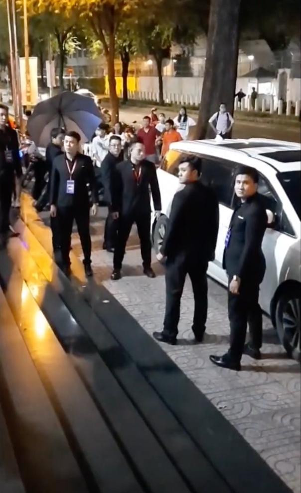 Những lần tham dự sự kiện 'ô dề' của sao Việt: Binz bị chê làm lố, Angela Phương Trinh chơi lớn Ảnh 4