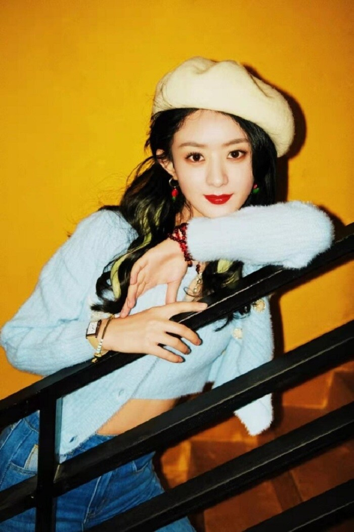 Triệu Lệ Dĩnh bị paparazzi chui vào tủ để chụp trộm ảnh.&nbsp;