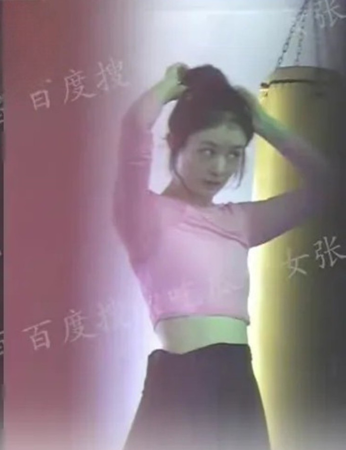 Sốc: Triệu Lệ Dĩnh bị paparazzi chui vào ngăn tủ chụp trộm khi đang tập luyện Ảnh 4