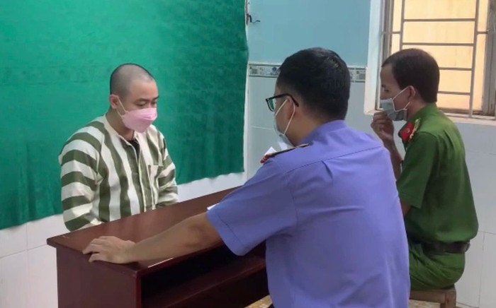 Trần Hữu Tín tại cơ quan công an. Ảnh: CA