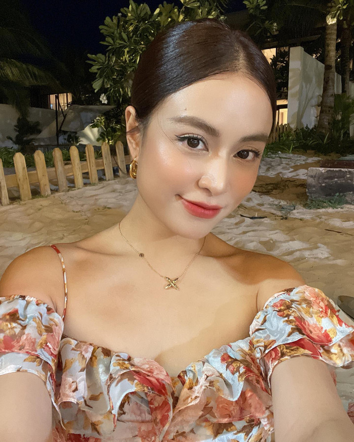 Hoàng Thùy Linh cũng đã có mặt chung vui cùng cô bạn thân.