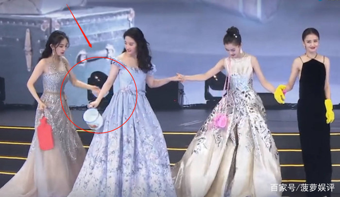 Xôn xao khoảnh khắc Lưu Diệc Phi ngó lơ Dương Mịch Ảnh 6