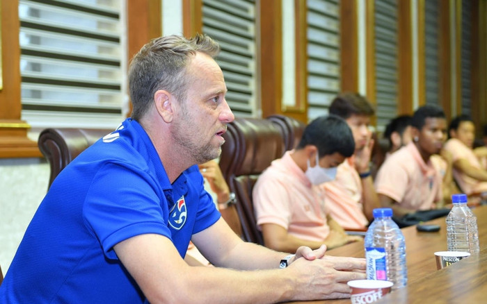 Tuyển Việt Nam bỏ xa Thái Lan 14 bậc, HLV Polking có thể bị sa thải sớm Ảnh 2