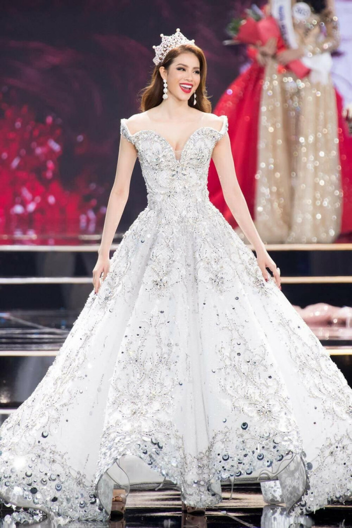 Chờ đợi gì ở Miss Universe VN: Phạm Hương tái xuất, sàn diễn 60m, thí sinh chuyển giới đầu tiên sải bước Ảnh 15