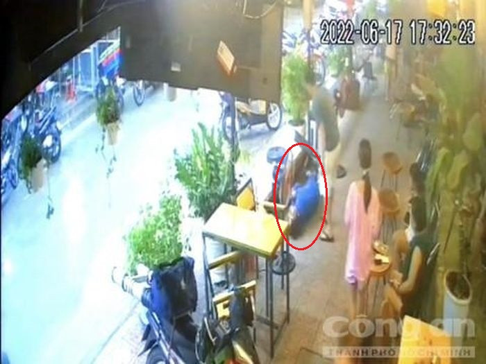 Nạn nhân gục chết ngay tại chỗ sau tiếng sét