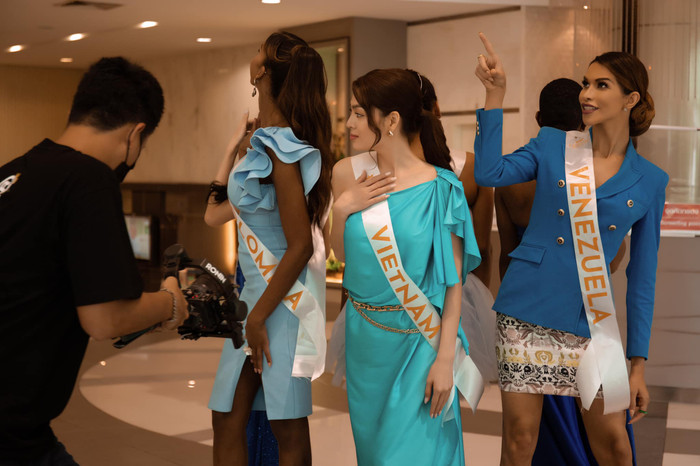 Góc so sánh: Trân Đài nữ tính bên dàn thí sinh thiếu mềm mại của Hoa hậu Chuyển giới Quốc tế 2022 Ảnh 7