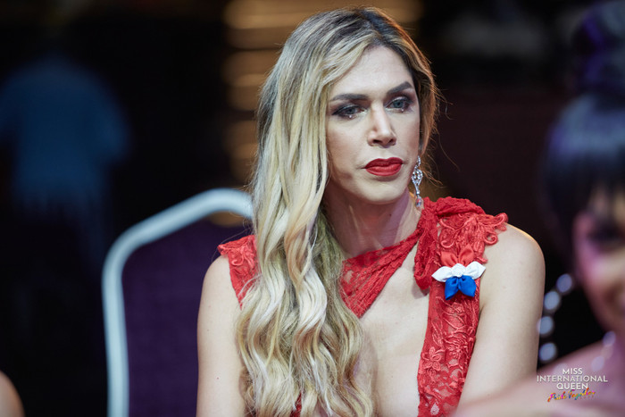 Góc so sánh: Trân Đài nữ tính bên dàn thí sinh thiếu mềm mại của Hoa hậu Chuyển giới Quốc tế 2022 Ảnh 11