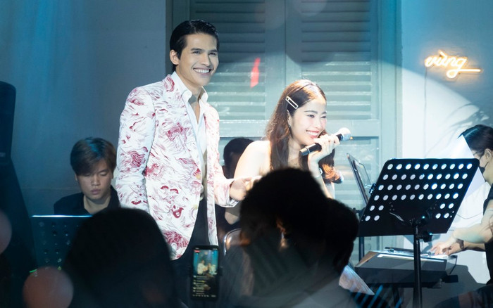 Song ca cùng nhau, Quốc Thiên được khen ngợi khi có hành động nâng đỡ giọng hát giúp Nam Em Ảnh 2