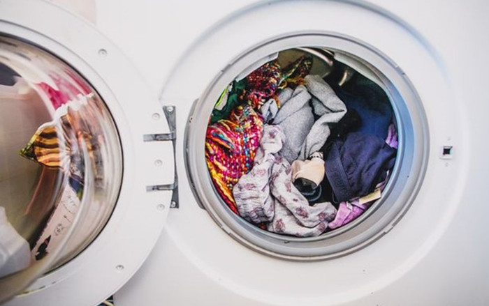 Không nghĩ máy giặt đang chạy, người phụ nữ thò tay vào lấy quần áo bị điện giật tử vong Ảnh 2