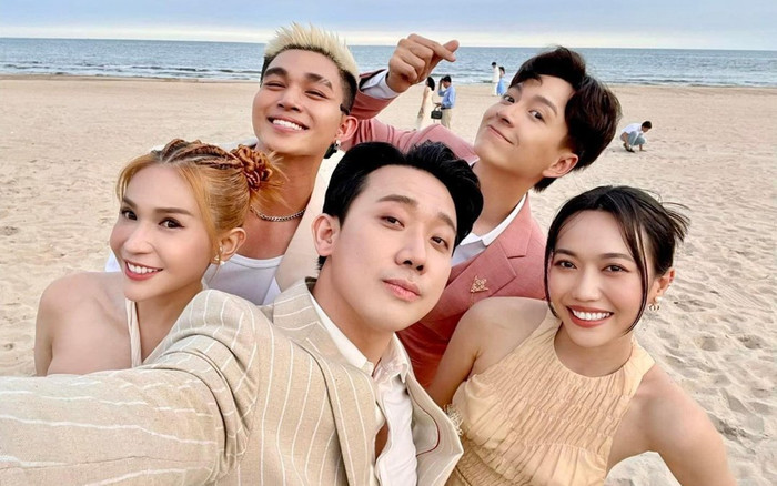 Lễ cưới Minh Hằng: Trấn Thành, Ngô Kiến Huy 'check-in', Diệu Nhi phải 'đạp xe' do tắc đường Ảnh 2