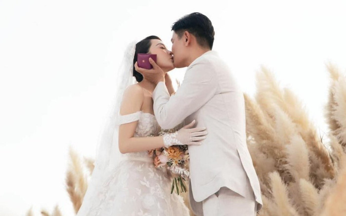 Minh Hằng 'khoá môi' ông xã cực ngọt trong ngày cưới, dặn khách mời không đăng ảnh chú rể lên mạng Ảnh 2