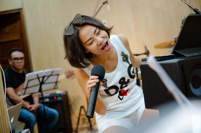 Clip: Cái kết 'méo miệng' cho 2 chàng trai không tin Thu Minh Ảnh 10