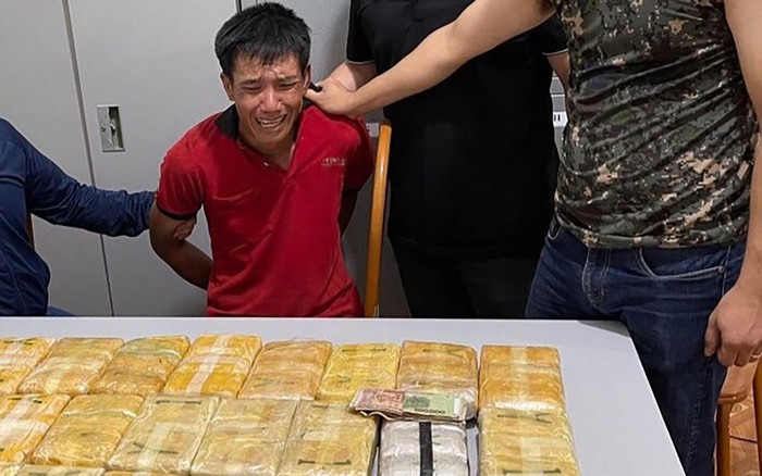 Buôn bán 180.000 viên ma túy bị bắt, đối tượng bật khóc tại cơ quan điều tra Ảnh 2