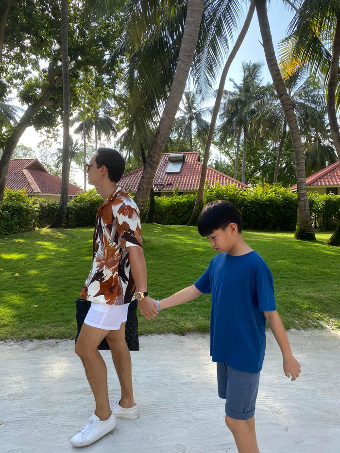 Đối với con riêng của vợ là nhóc tỳ Subeo, nam diễn viên luôn hết mực yêu thương và quan tâm cậu bé