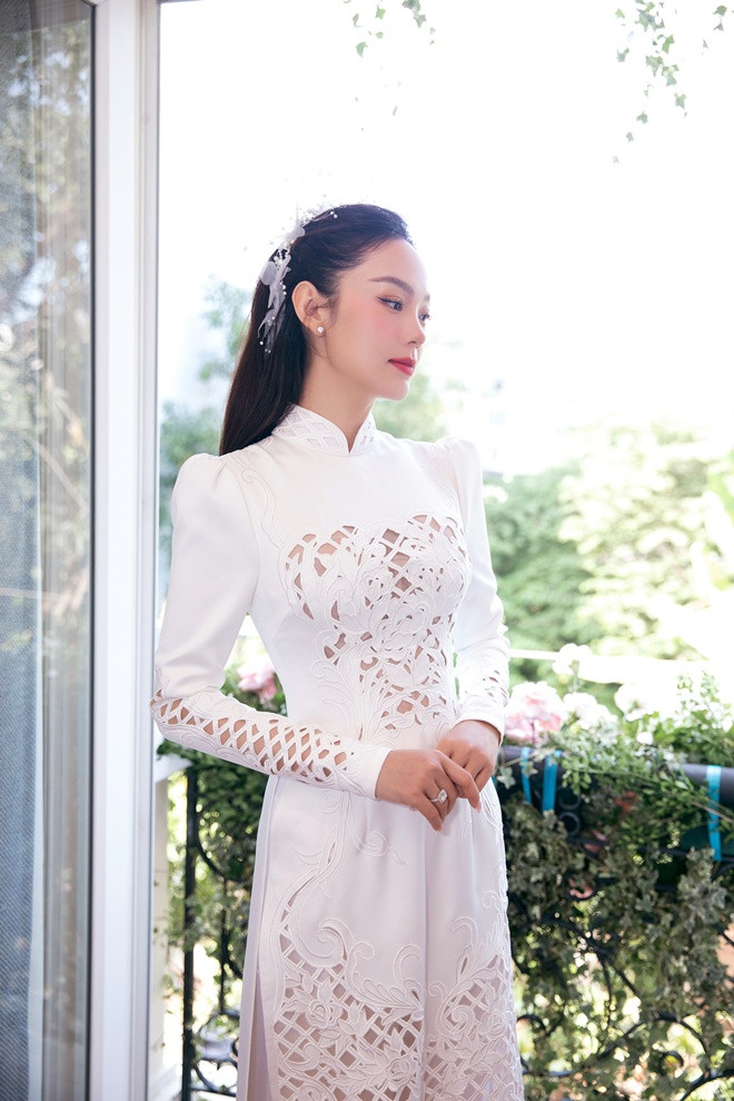 Lễ cưới Minh Hằng hôm 18/6 trở thành tâm điểm chú ý của dân mạng.