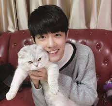 Tiêu Chiến bất ngờ bị bạn thân 'bóc mẽ' nhan sắc thật, lý giải nghi vấn phẫu thuật thẩm mỹ? Ảnh 2