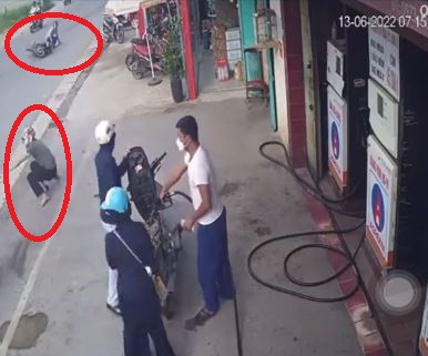 May mắn sau vụ việc, cả 2 người đàn ông đều không gặp chấn thương nghiêm trọng. Ảnh cắt từ clip