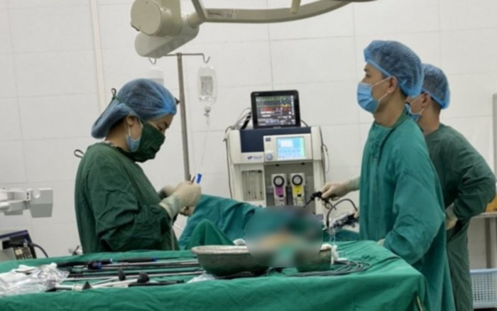Nhiều năm đau bụng, đi ngoài ra máu tưởng bệnh trĩ, kết quả mắc ung thư trực tràng Ảnh 2