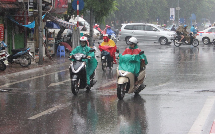 Bắc Bộ đón mưa dông sau đợt nắng nóng gay gắt, nền nhiệt giảm dần Ảnh 2