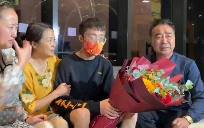 Thanh niên bị bắt cóc khỏi gia đình triệu phú từ năm 2 tuổi, được nhà tỷ phú nhận nuôi Ảnh 2