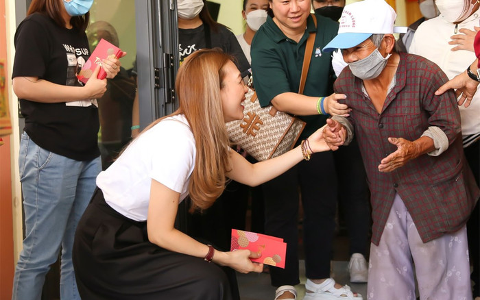 Ấm lòng loạt khoảnh khắc trong chuyến thiện nguyện của Mỹ Tâm tại Lâm Đồng Ảnh 2